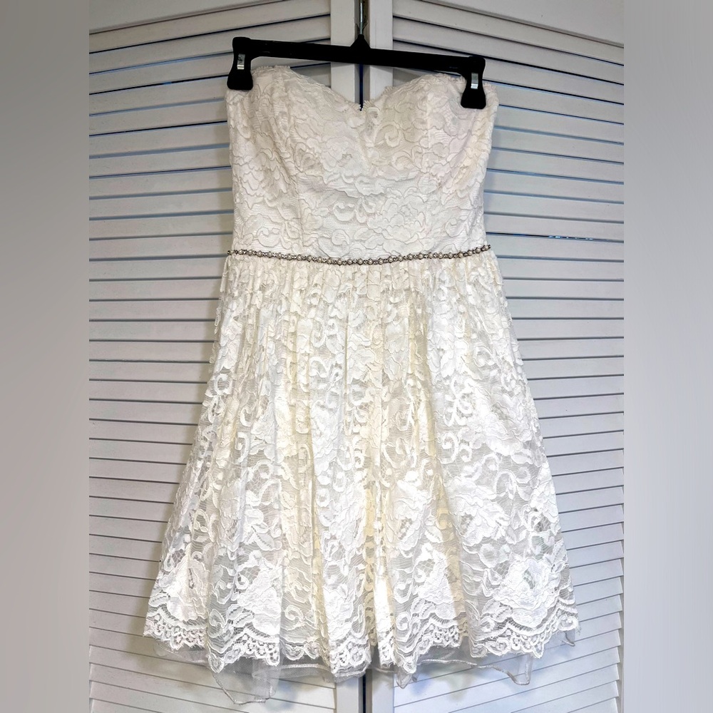 Juniors Strapless, White Lace Party Dress. Jodi Kristopher, Size 5.
